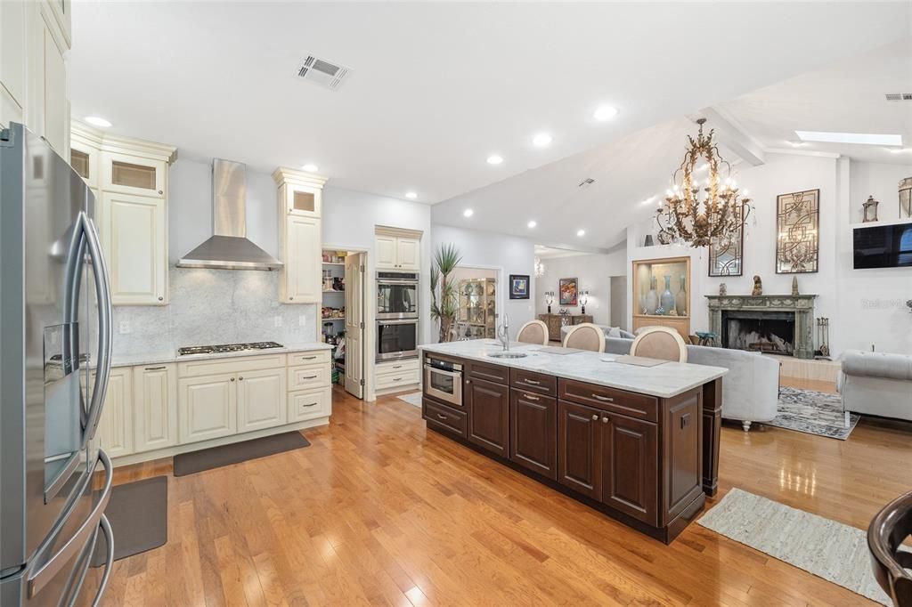 For Sale: $979,900 (4 beds, 4 baths, 3552 Square Feet)
