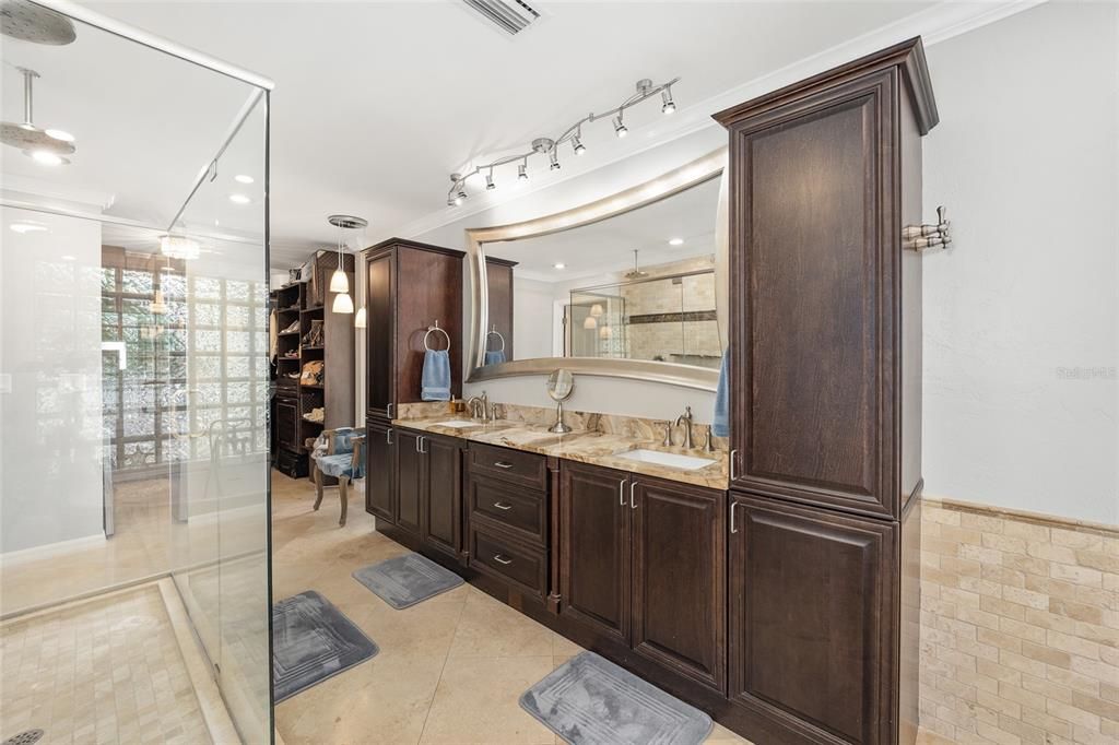 For Sale: $979,900 (4 beds, 4 baths, 3552 Square Feet)