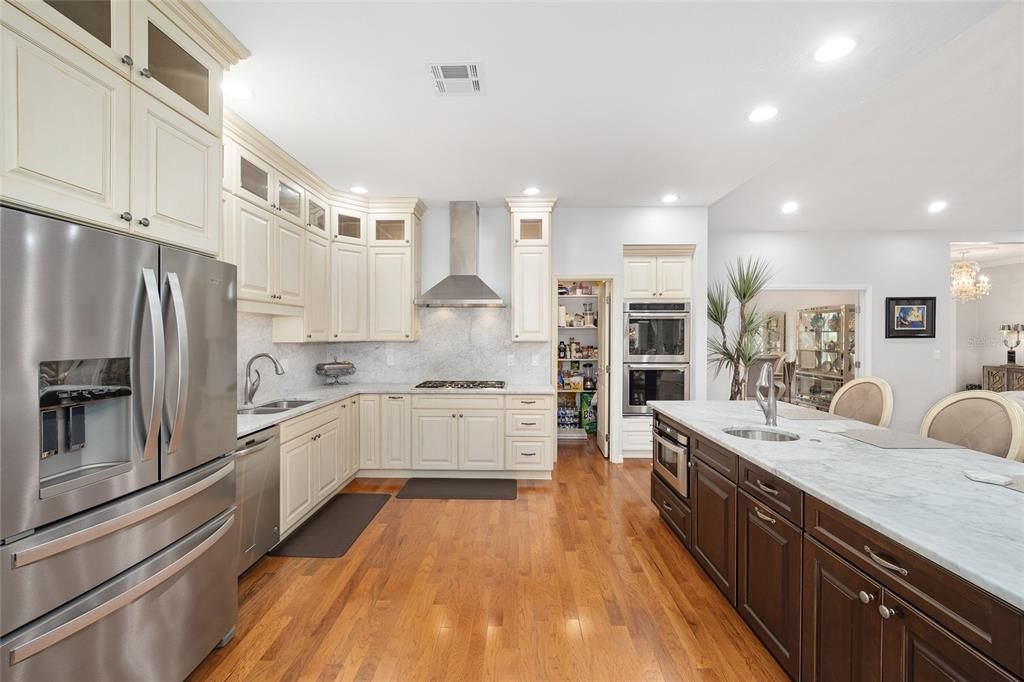 For Sale: $979,900 (4 beds, 4 baths, 3552 Square Feet)