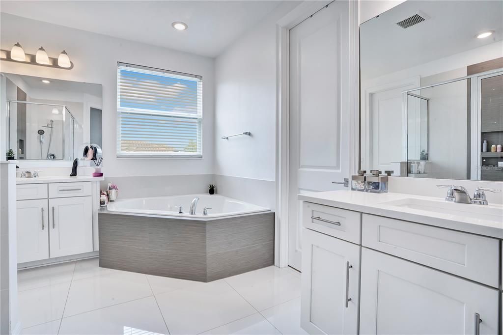 For Sale: $1,460,000 (5 beds, 4 baths, 4263 Square Feet)