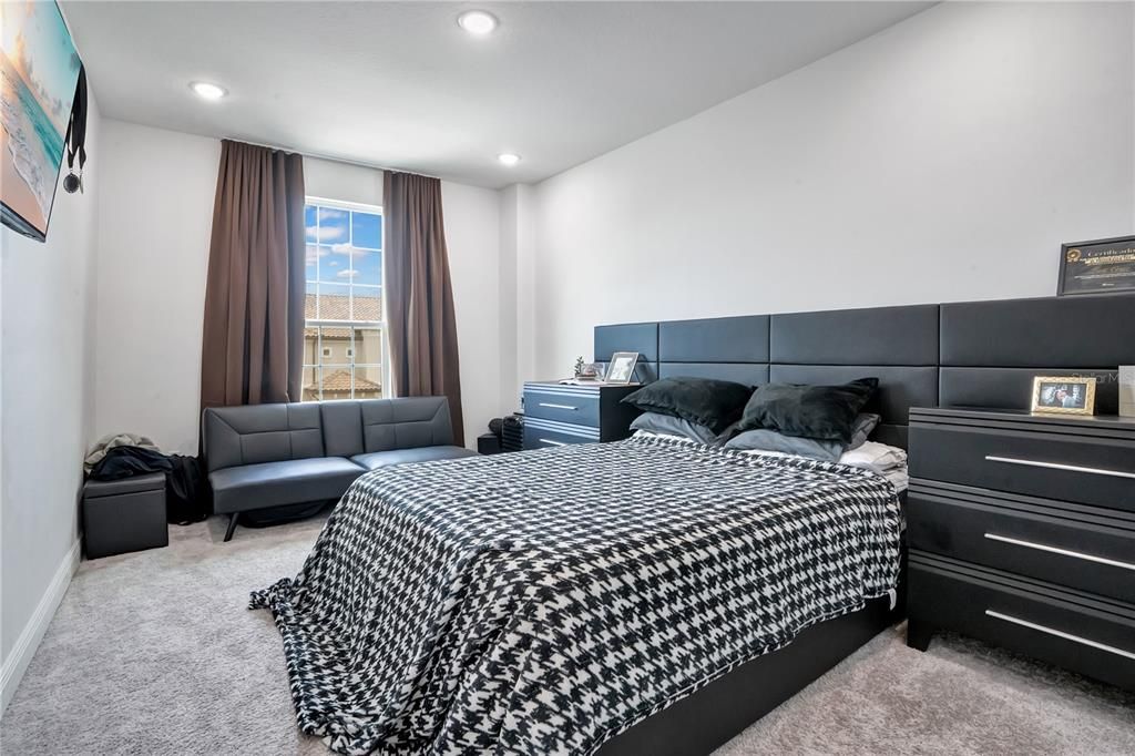 For Sale: $1,460,000 (5 beds, 4 baths, 4263 Square Feet)