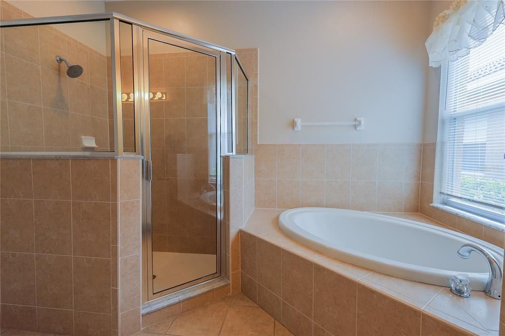 For Rent: $3,300 (3 beds, 2 baths, 1952 Square Feet)
