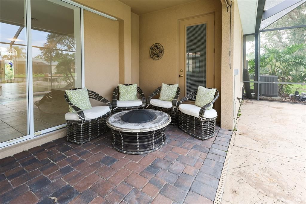 For Rent: $3,300 (3 beds, 2 baths, 1952 Square Feet)