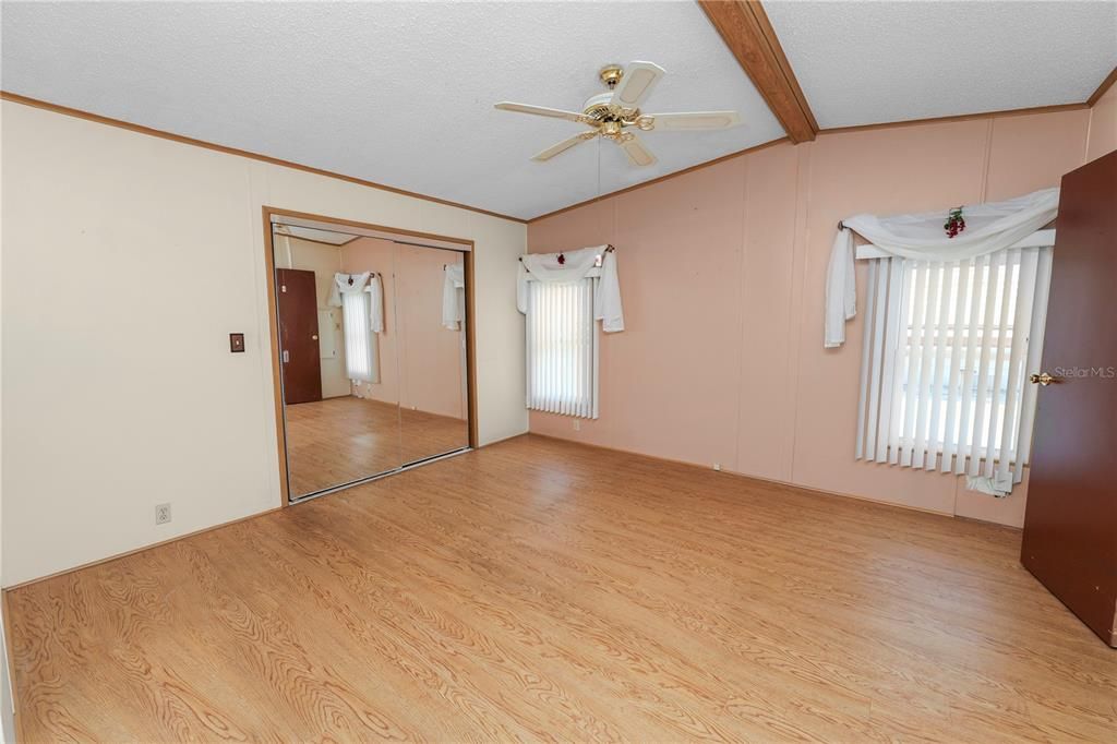 For Sale: $185,000 (2 beds, 2 baths, 1552 Square Feet)