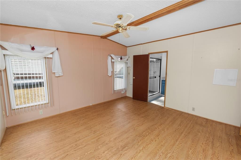 For Sale: $185,000 (2 beds, 2 baths, 1552 Square Feet)