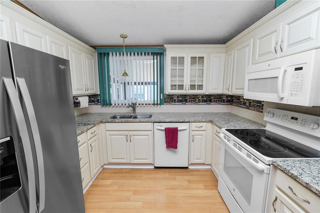 For Sale: $185,000 (2 beds, 2 baths, 1552 Square Feet)