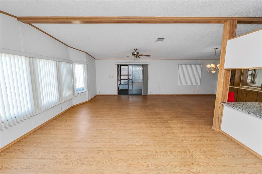 For Sale: $185,000 (2 beds, 2 baths, 1552 Square Feet)