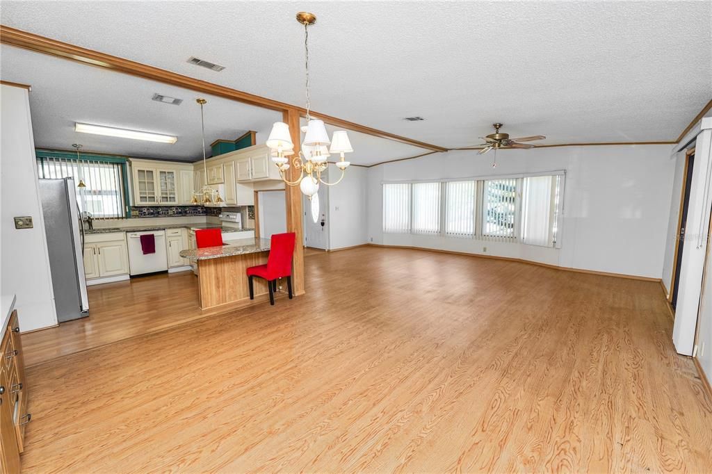 For Sale: $185,000 (2 beds, 2 baths, 1552 Square Feet)