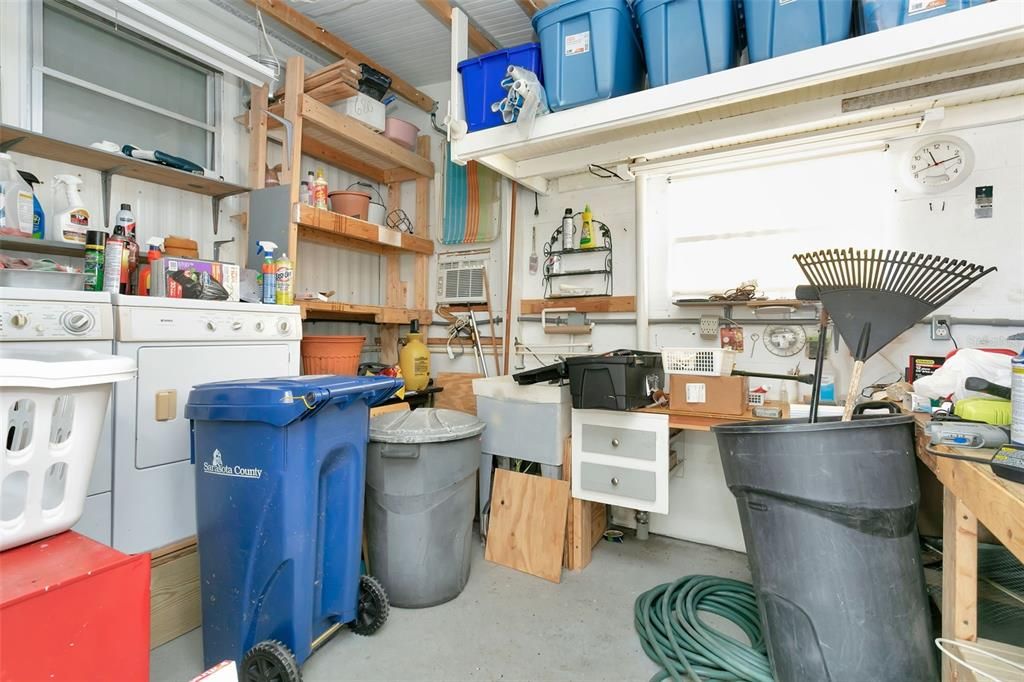 For Sale: $100,000 (2 beds, 2 baths, 719 Square Feet)