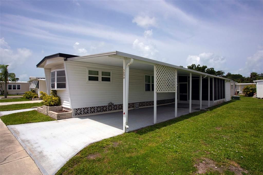 For Sale: $100,000 (2 beds, 2 baths, 719 Square Feet)