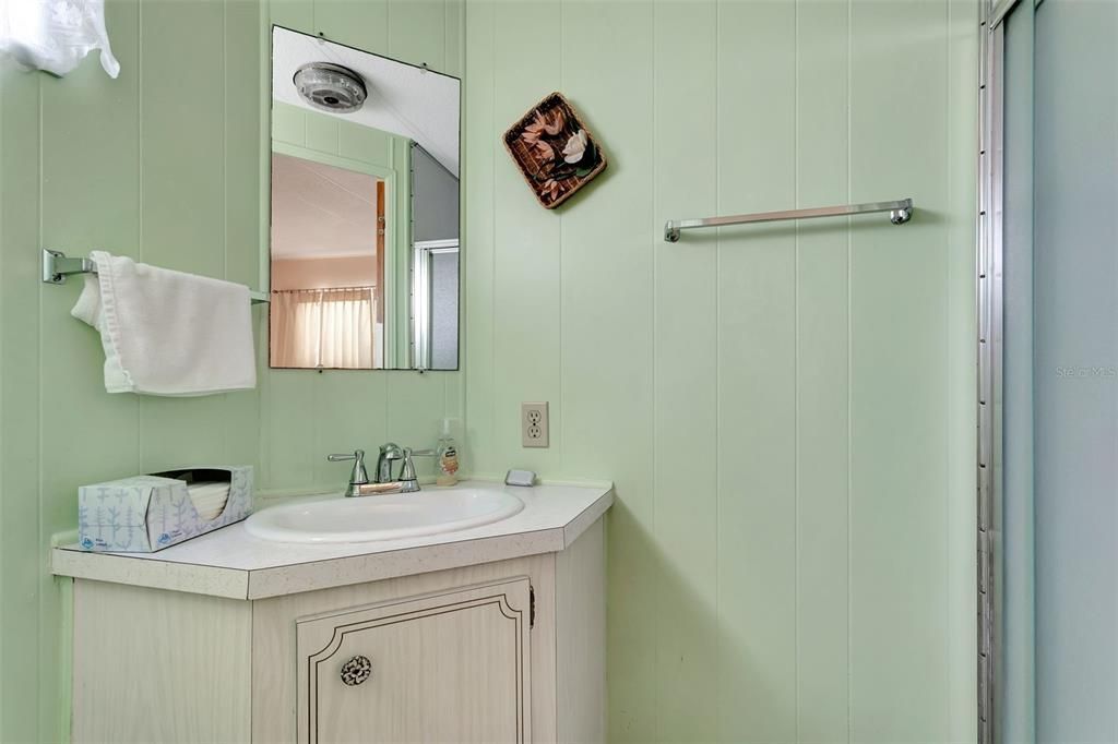 For Sale: $100,000 (2 beds, 2 baths, 719 Square Feet)