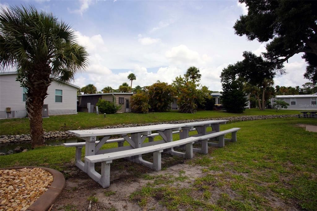 For Sale: $100,000 (2 beds, 2 baths, 719 Square Feet)