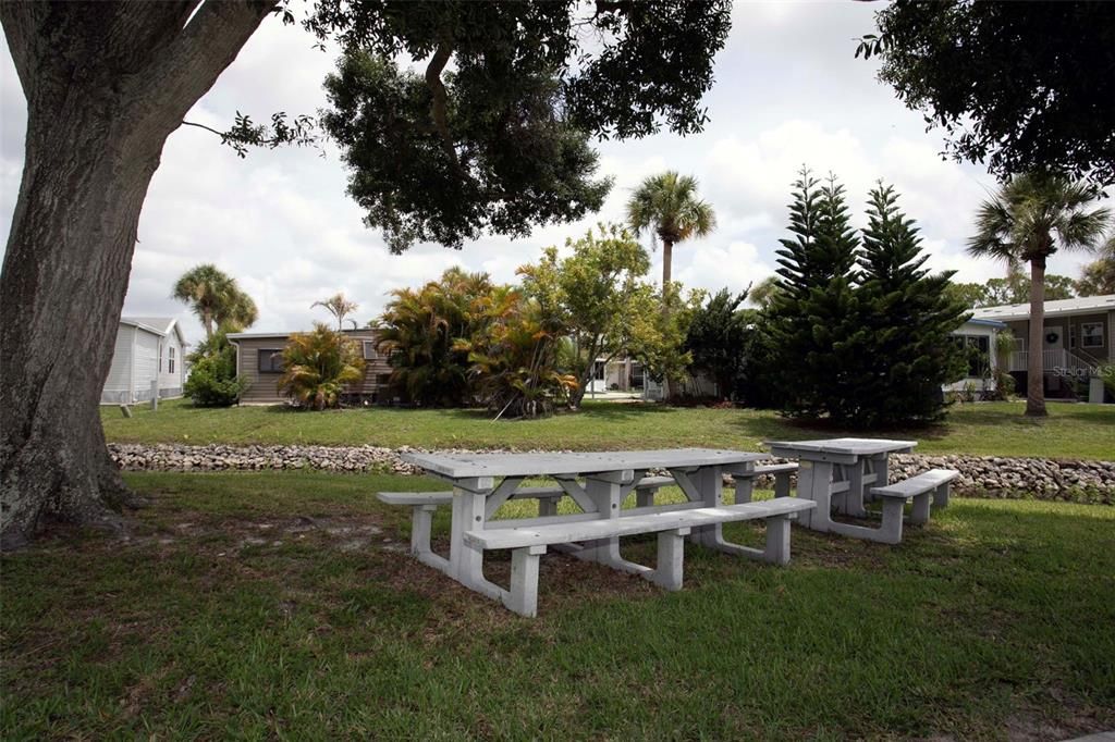 For Sale: $100,000 (2 beds, 2 baths, 719 Square Feet)
