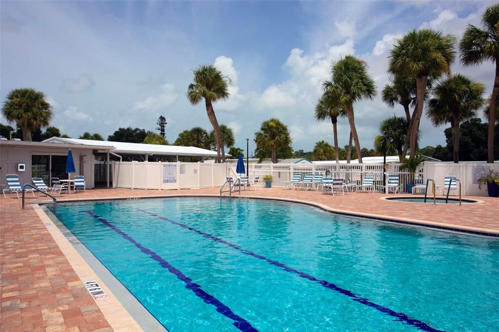 For Sale: $100,000 (2 beds, 2 baths, 719 Square Feet)