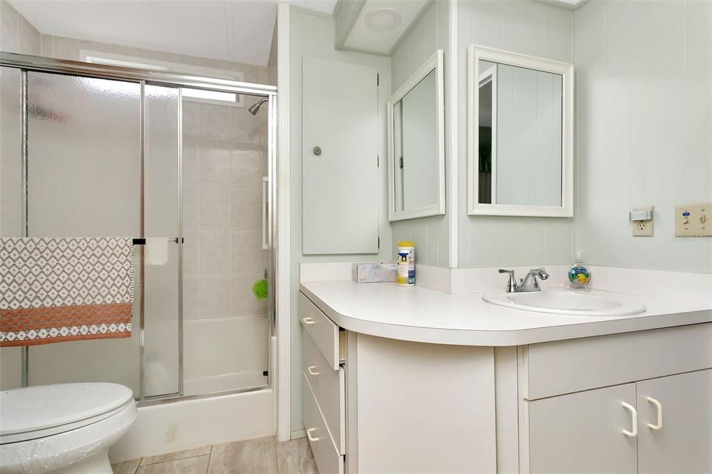 For Sale: $100,000 (2 beds, 2 baths, 719 Square Feet)
