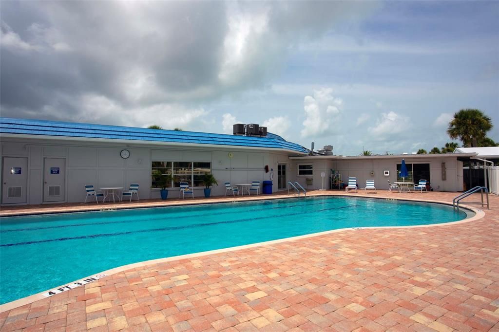 For Sale: $100,000 (2 beds, 2 baths, 719 Square Feet)