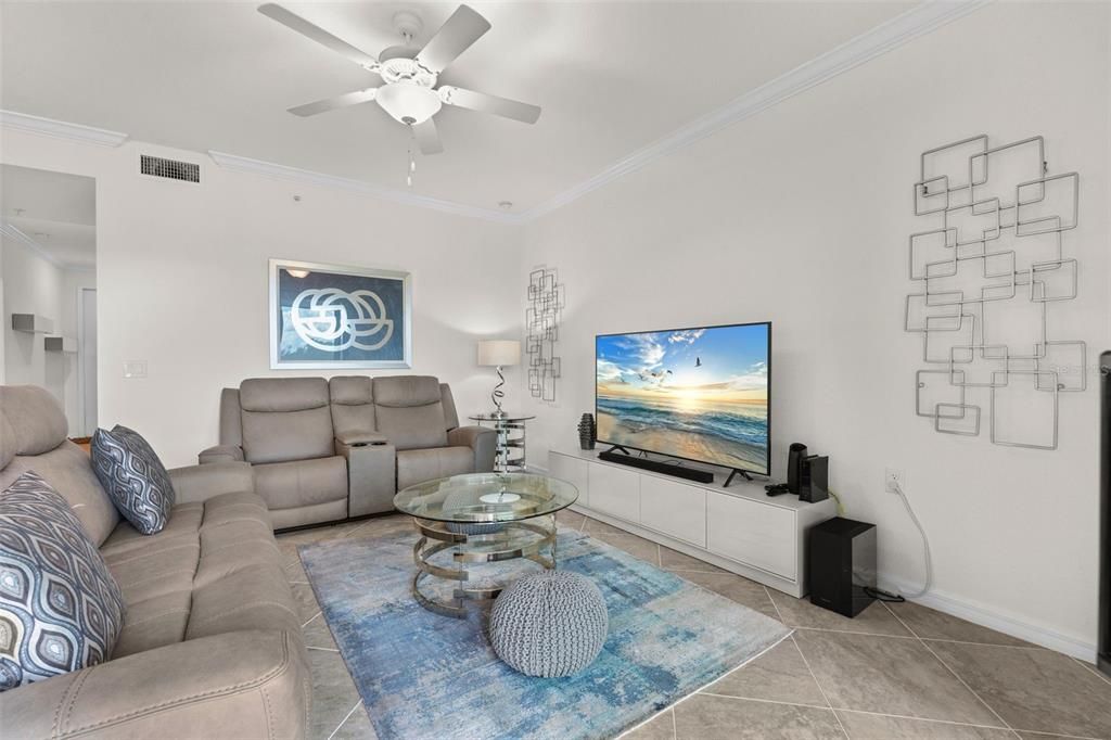 En Venta: $300,000 (2 camas, 2 baños, 1142 Pies cuadrados)