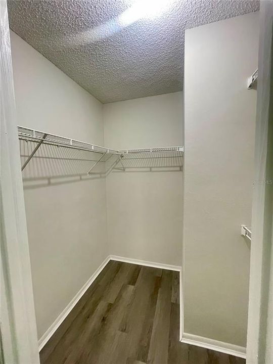 For Rent: $1,385 (1 beds, 1 baths, 862 Square Feet)