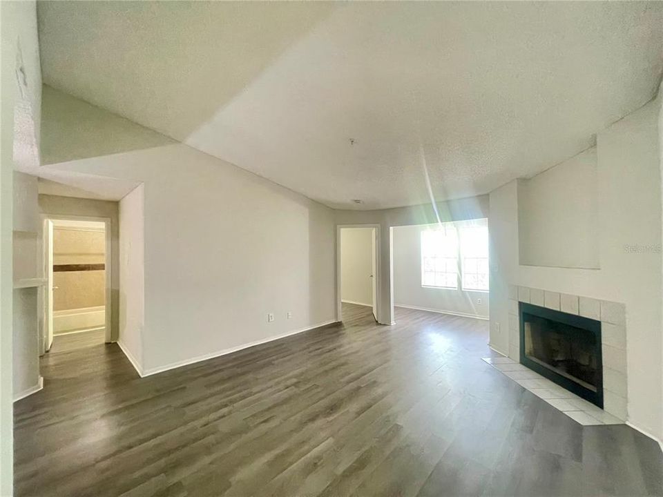 For Rent: $1,385 (1 beds, 1 baths, 862 Square Feet)
