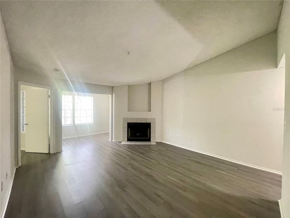 For Rent: $1,385 (1 beds, 1 baths, 862 Square Feet)