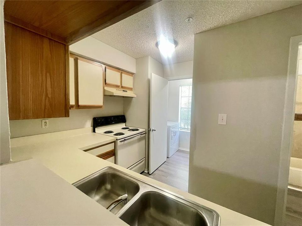 For Rent: $1,385 (1 beds, 1 baths, 862 Square Feet)