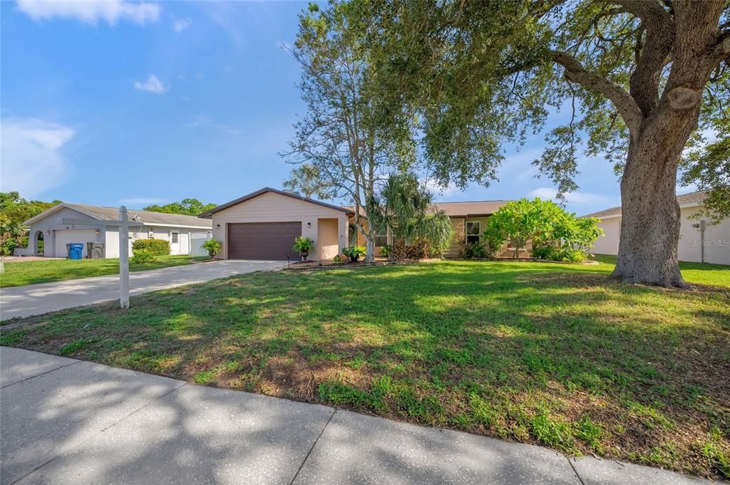 For Sale: $469,900 (3 beds, 2 baths, 1484 Square Feet)