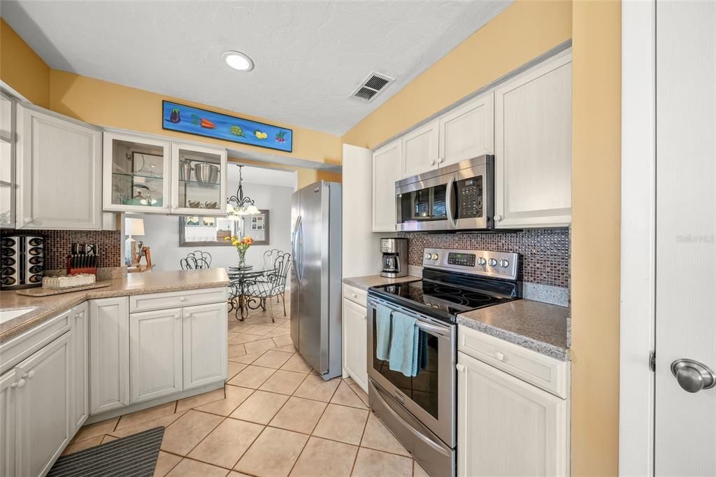 For Sale: $469,900 (3 beds, 2 baths, 1484 Square Feet)