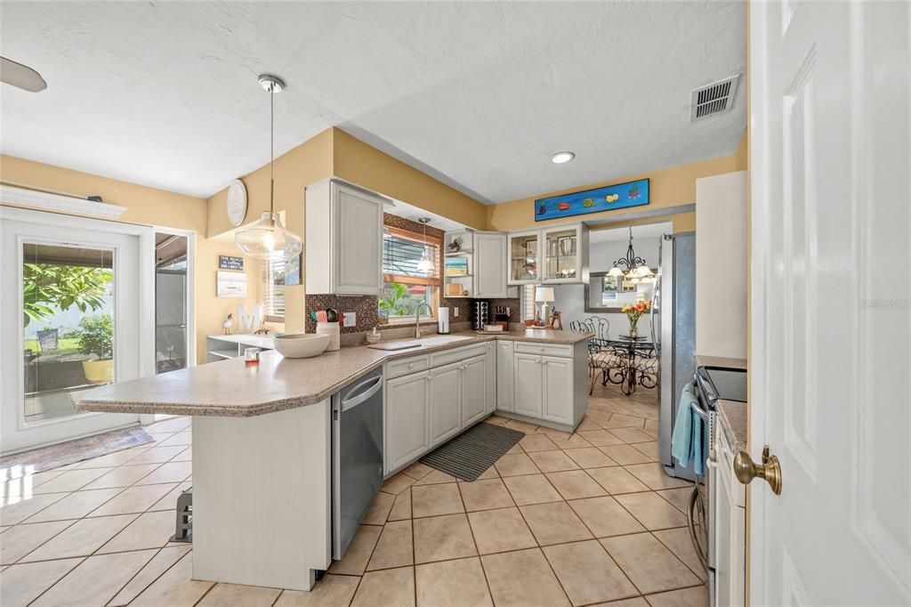 For Sale: $469,900 (3 beds, 2 baths, 1484 Square Feet)