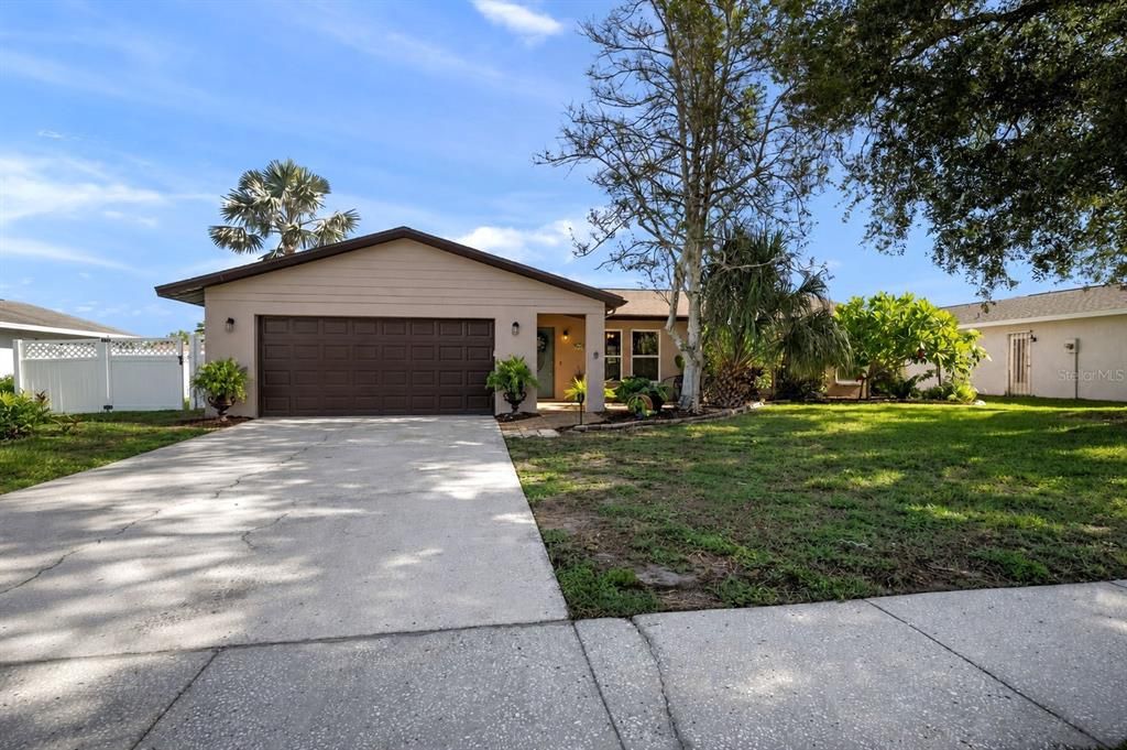 For Sale: $469,900 (3 beds, 2 baths, 1484 Square Feet)