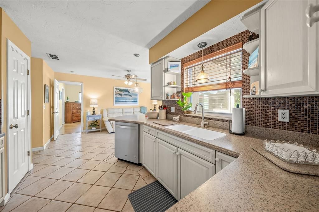 For Sale: $469,900 (3 beds, 2 baths, 1484 Square Feet)