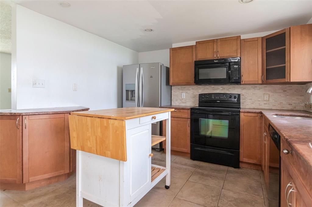 For Sale: $179,900 (2 beds, 1 baths, 909 Square Feet)