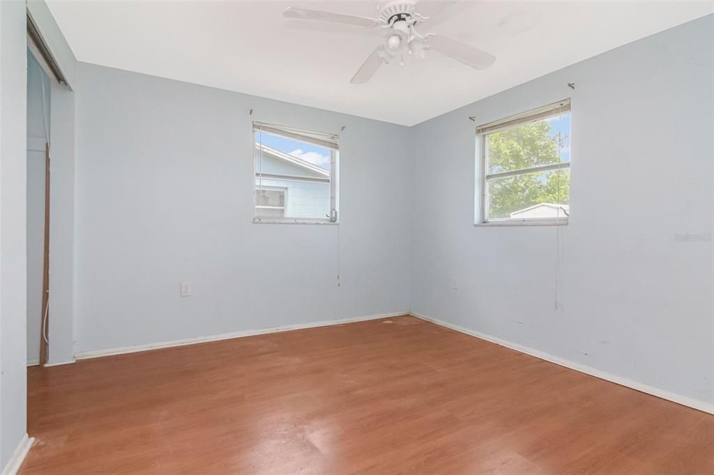 For Sale: $179,900 (2 beds, 1 baths, 909 Square Feet)