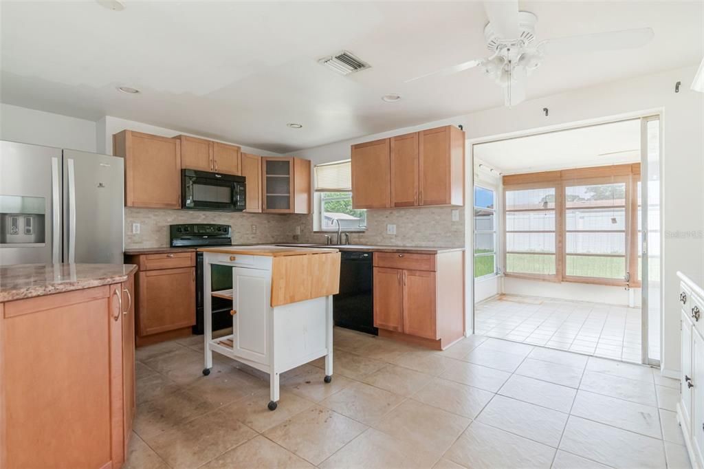 For Sale: $179,900 (2 beds, 1 baths, 909 Square Feet)