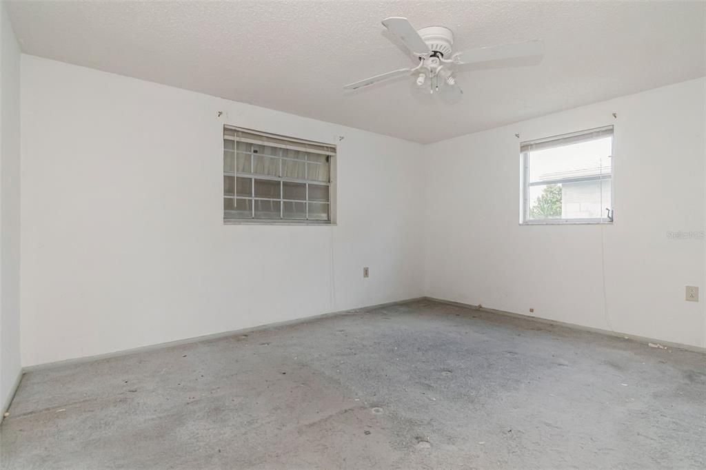 For Sale: $179,900 (2 beds, 1 baths, 909 Square Feet)
