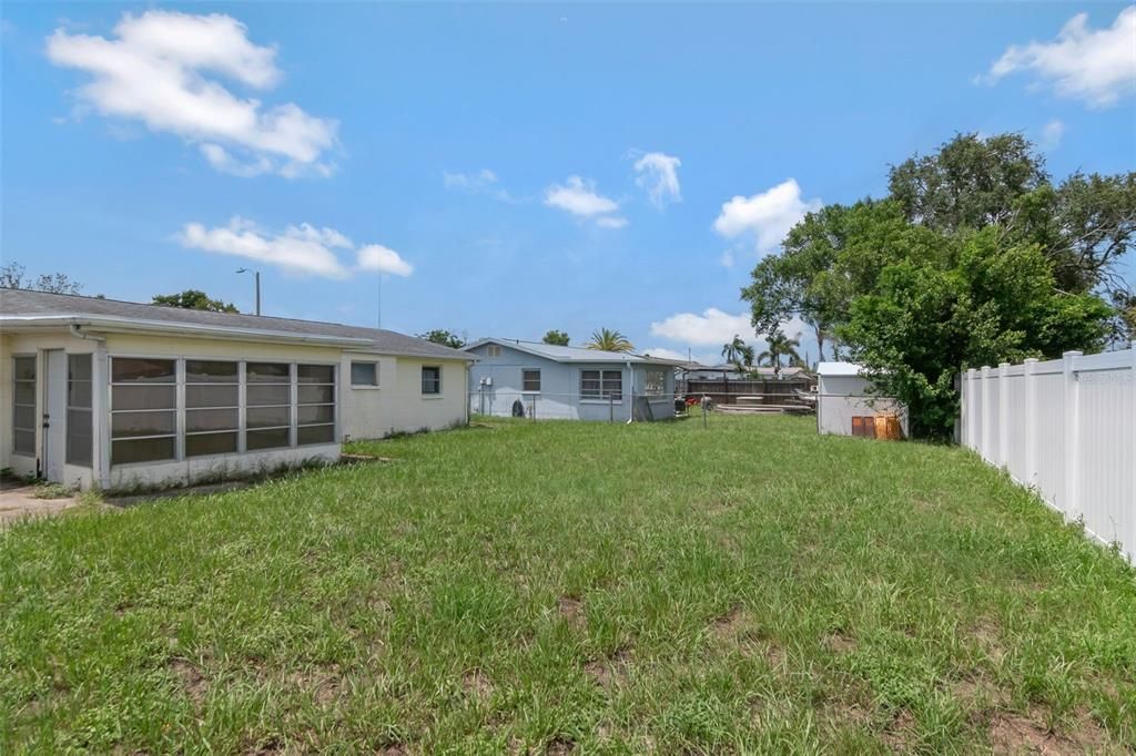 For Sale: $179,900 (2 beds, 1 baths, 909 Square Feet)