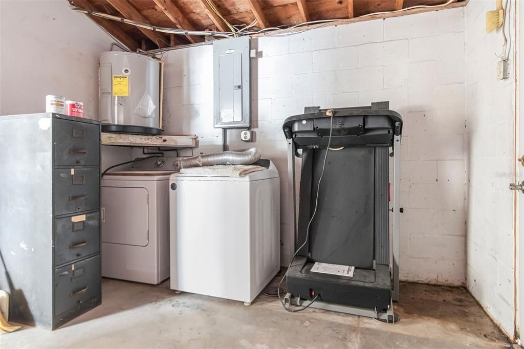 For Sale: $179,900 (2 beds, 1 baths, 909 Square Feet)