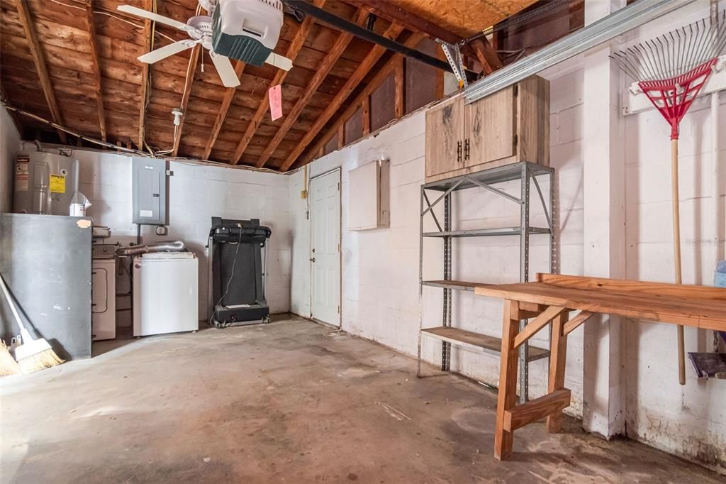 For Sale: $179,900 (2 beds, 1 baths, 909 Square Feet)