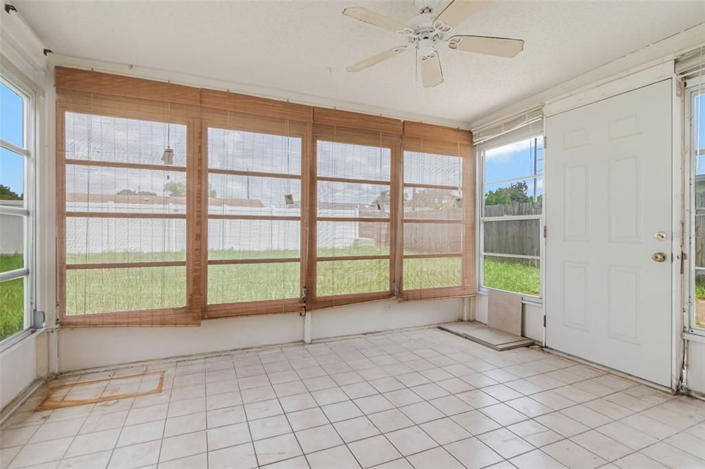 For Sale: $179,900 (2 beds, 1 baths, 909 Square Feet)