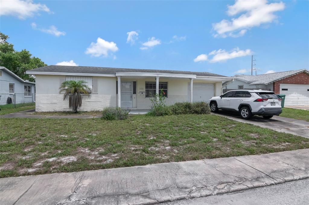 For Sale: $179,900 (2 beds, 1 baths, 909 Square Feet)