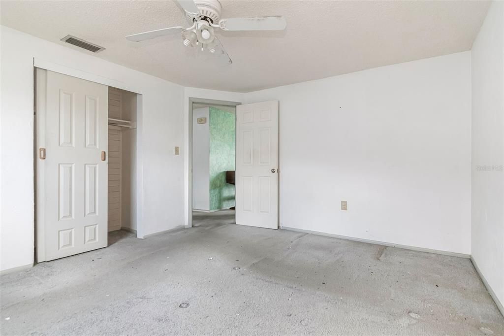 For Sale: $179,900 (2 beds, 1 baths, 909 Square Feet)