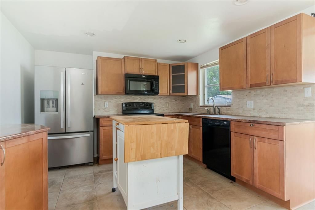 For Sale: $179,900 (2 beds, 1 baths, 909 Square Feet)