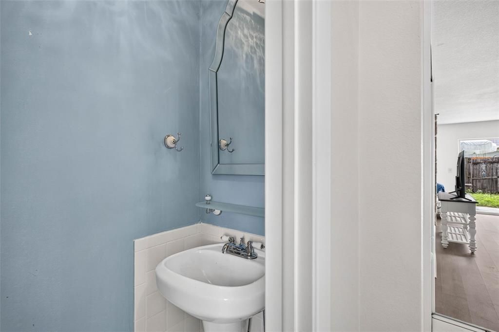 For Sale: $209,900 (2 beds, 2 baths, 1261 Square Feet)