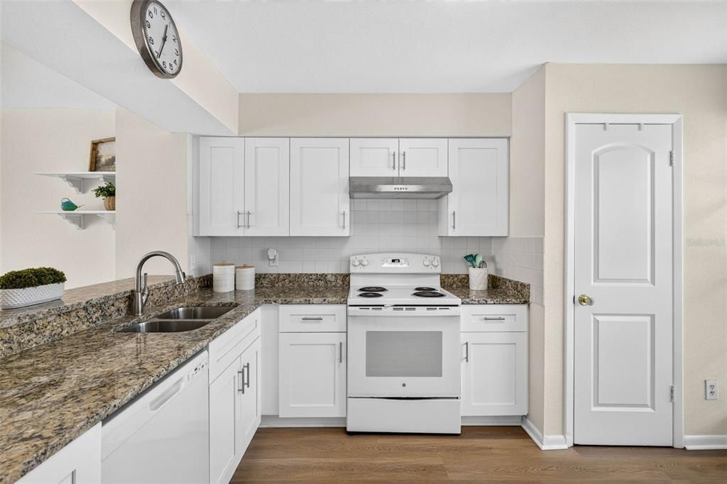 For Sale: $209,900 (2 beds, 2 baths, 1261 Square Feet)