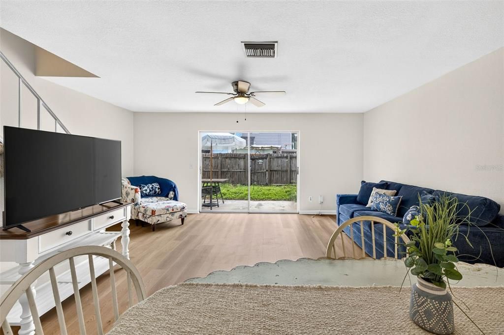 For Sale: $209,900 (2 beds, 2 baths, 1261 Square Feet)