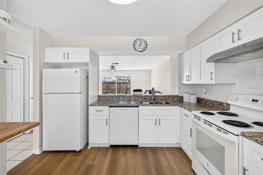 For Sale: $209,900 (2 beds, 2 baths, 1261 Square Feet)