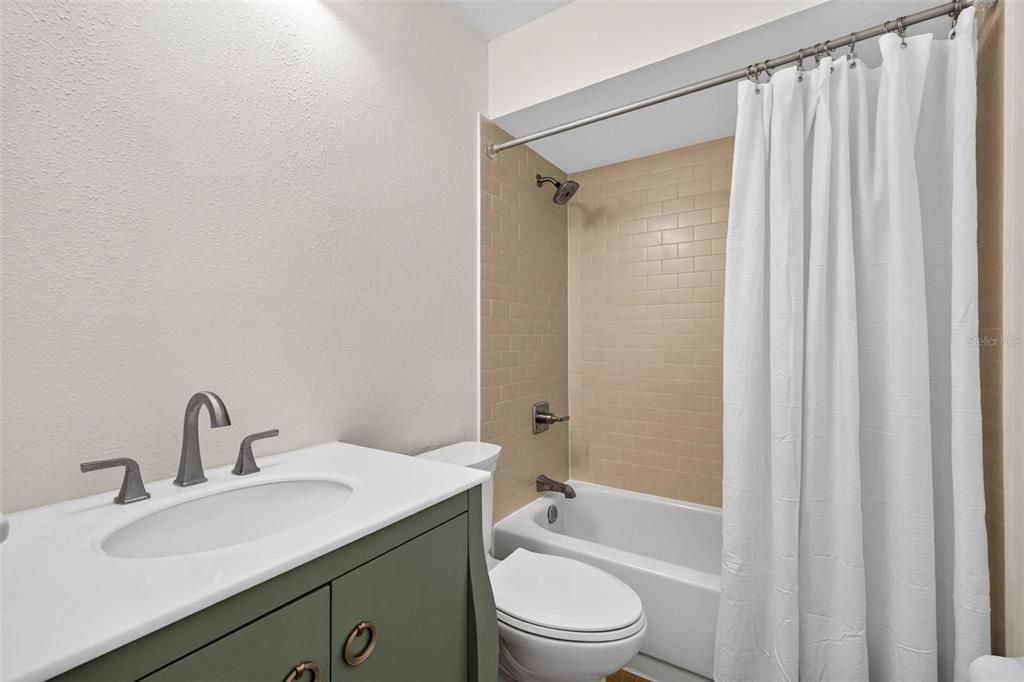 For Sale: $209,900 (2 beds, 2 baths, 1261 Square Feet)