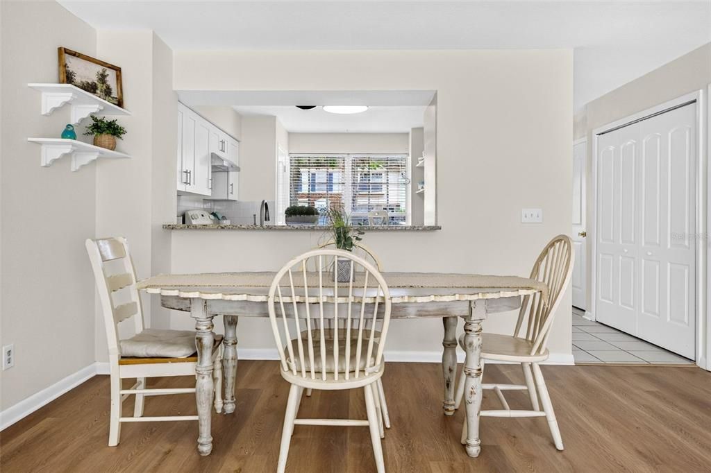 For Sale: $209,900 (2 beds, 2 baths, 1261 Square Feet)