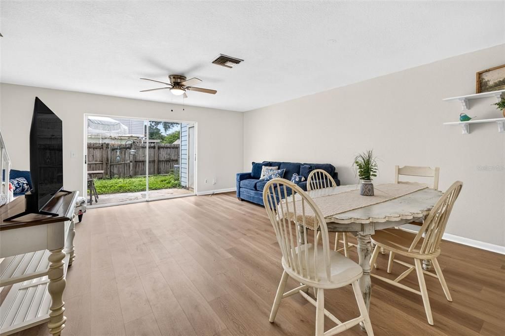 For Sale: $209,900 (2 beds, 2 baths, 1261 Square Feet)