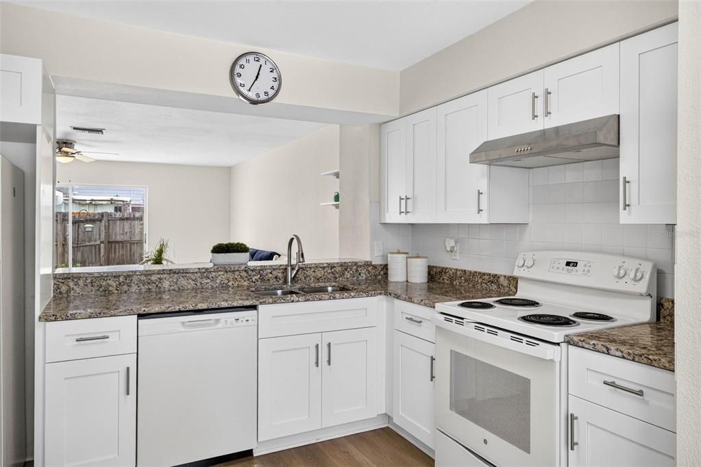 For Sale: $209,900 (2 beds, 2 baths, 1261 Square Feet)