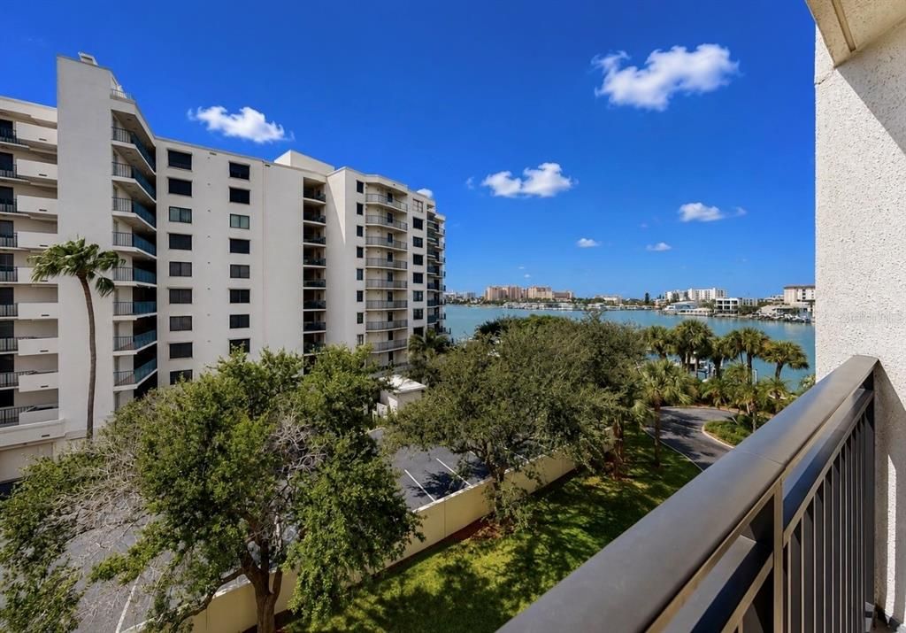 For Sale: $579,000 (2 beds, 2 baths, 1350 Square Feet)